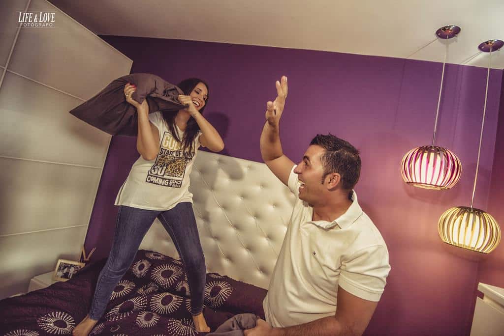 guerra almohadas