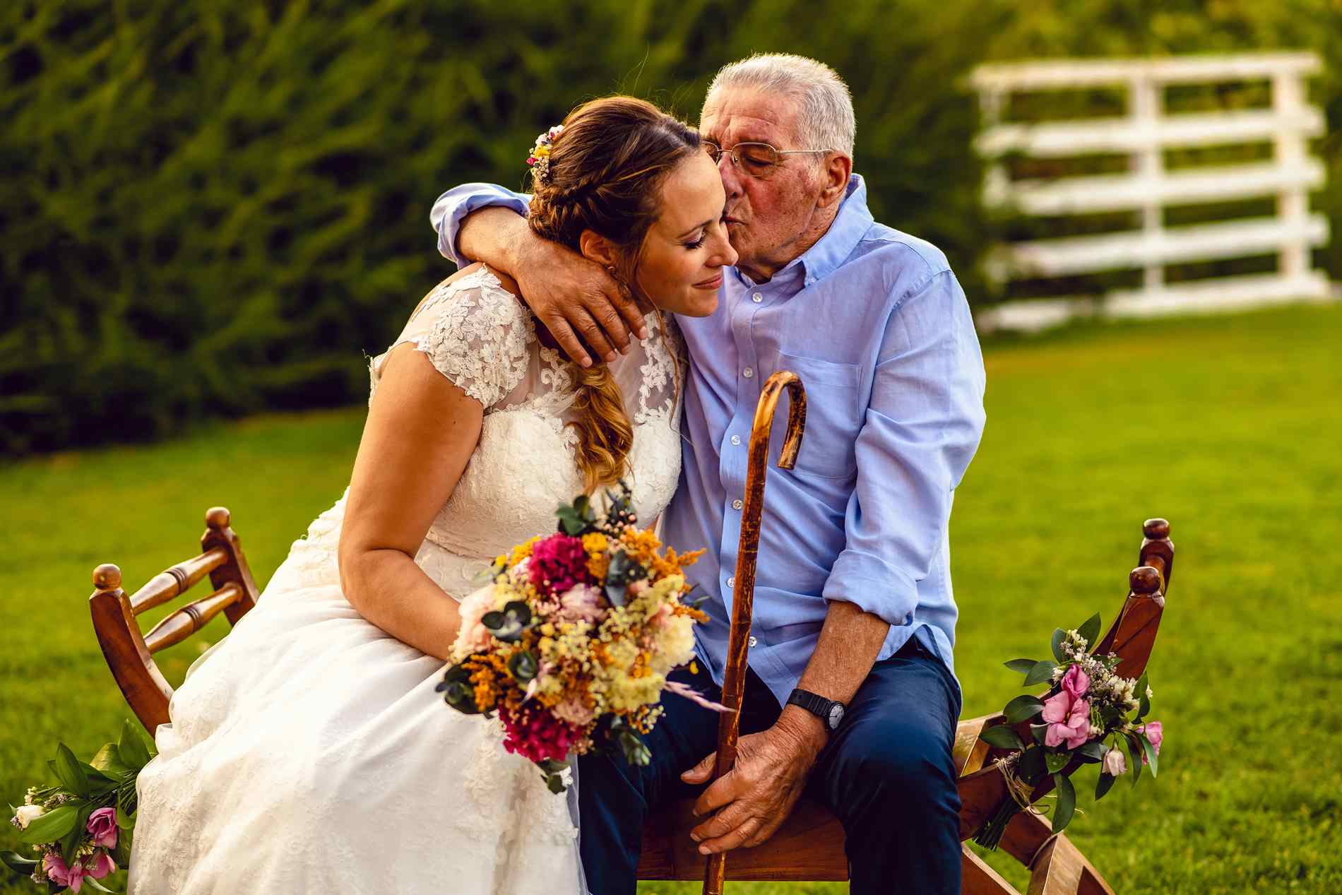 novia y abuelo de bodas