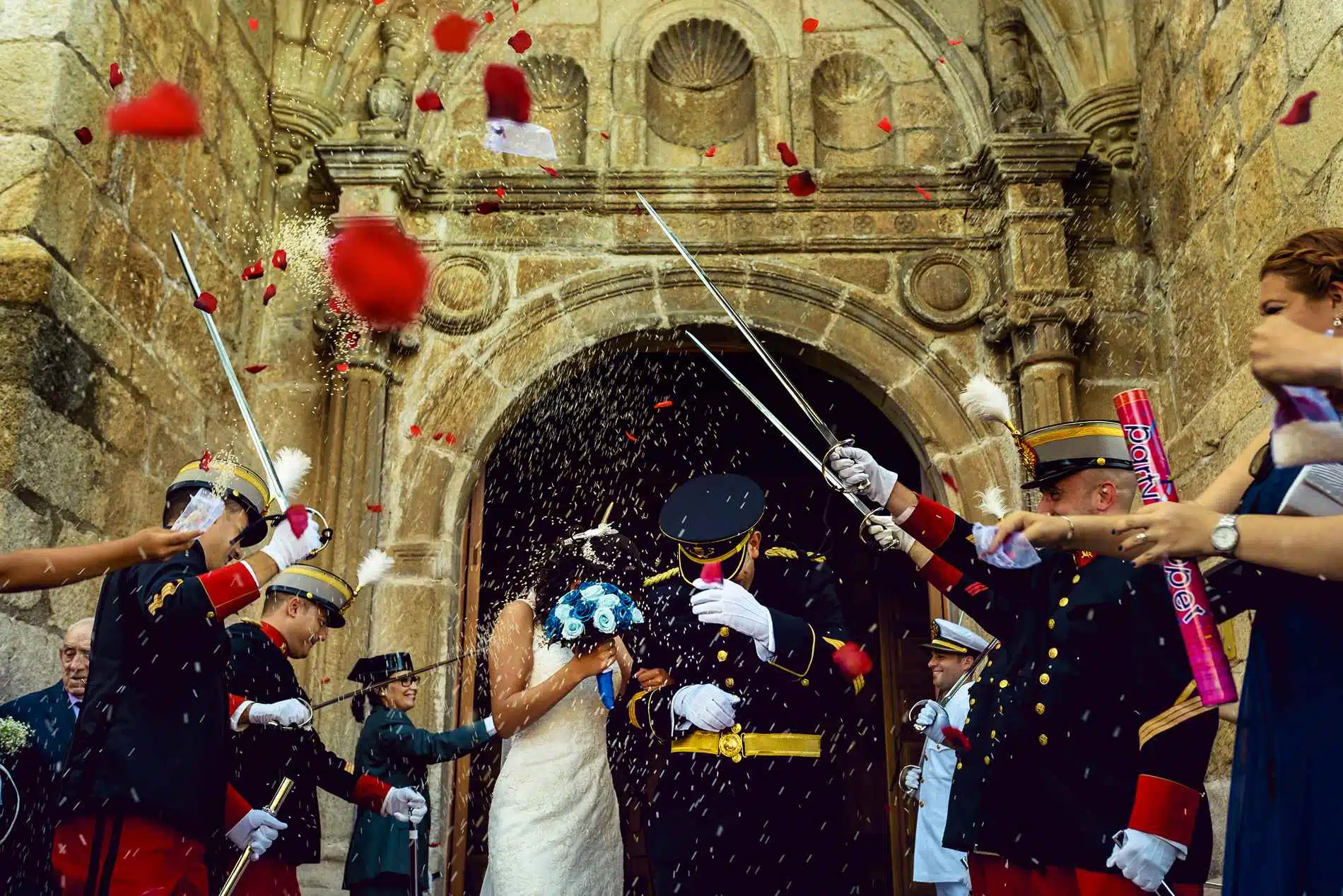 Fotógrafo de bodas Militares - pasillo de sables